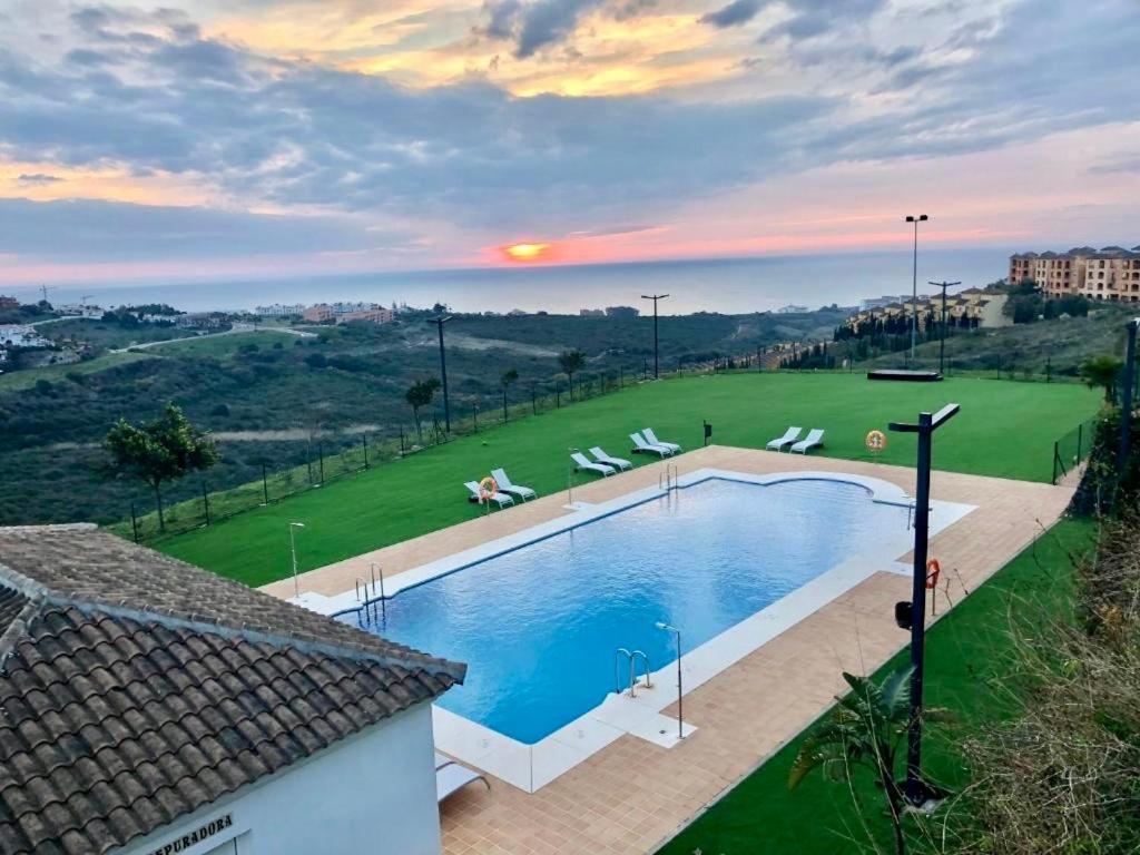 Top Sea View Apartment - 7 Minutes To Sotogrande Castillo de Sabinillas 외부 사진